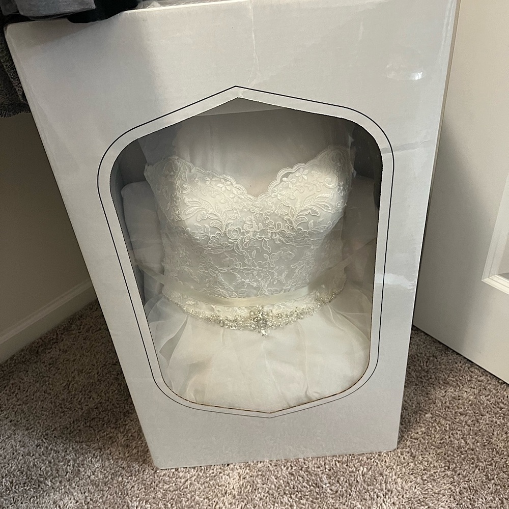 David’s Bridal Lace & Organza Petite Wedding Ball Gown - Picture 7 of 7